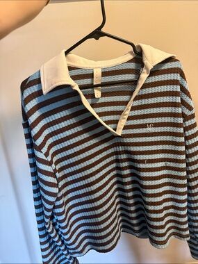 Missguided + Striped V-Neck Sweater in Light Blue and Brown